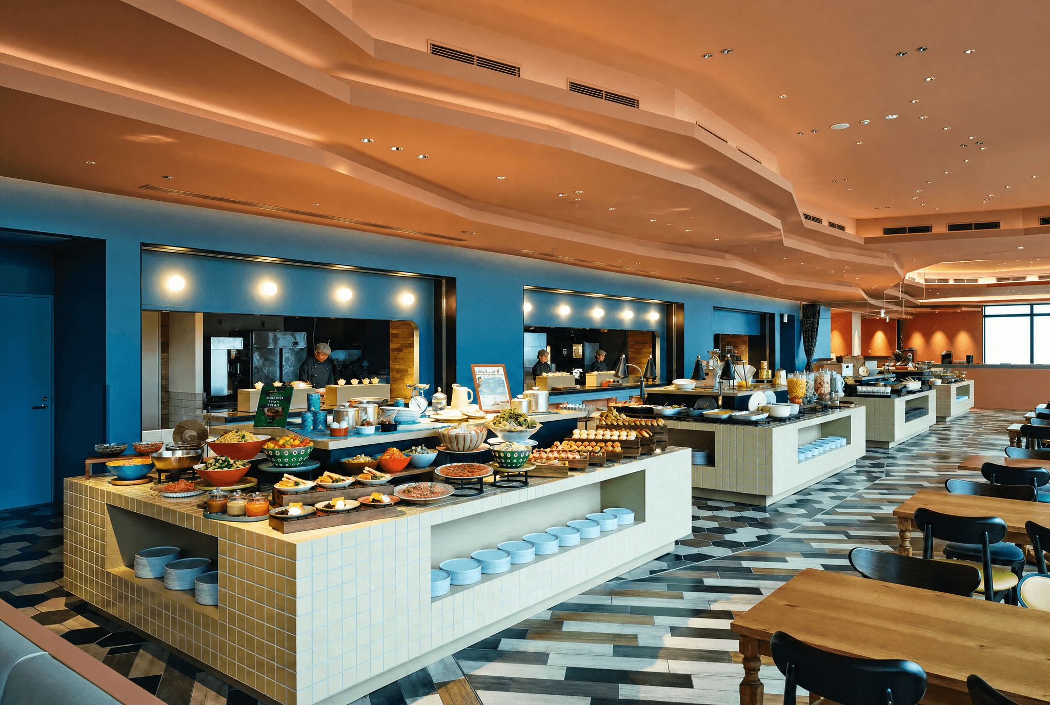 星野 1955 東京灣 Restaurant 自助餐廳寬敞的取餐動線與日西式早餐吧台